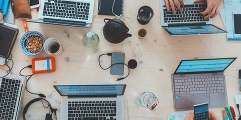 Mieux s’organiser au travail : 7 habitudes pour garder le cap