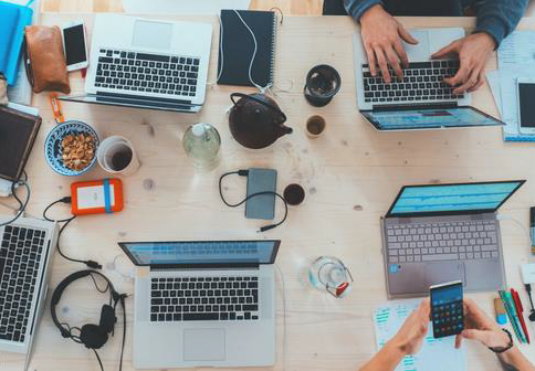 Mieux s’organiser au travail : 7 habitudes pour garder le cap